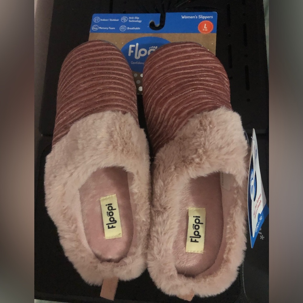 Floopi Women’s Plush Slip-On Slippers in Rose